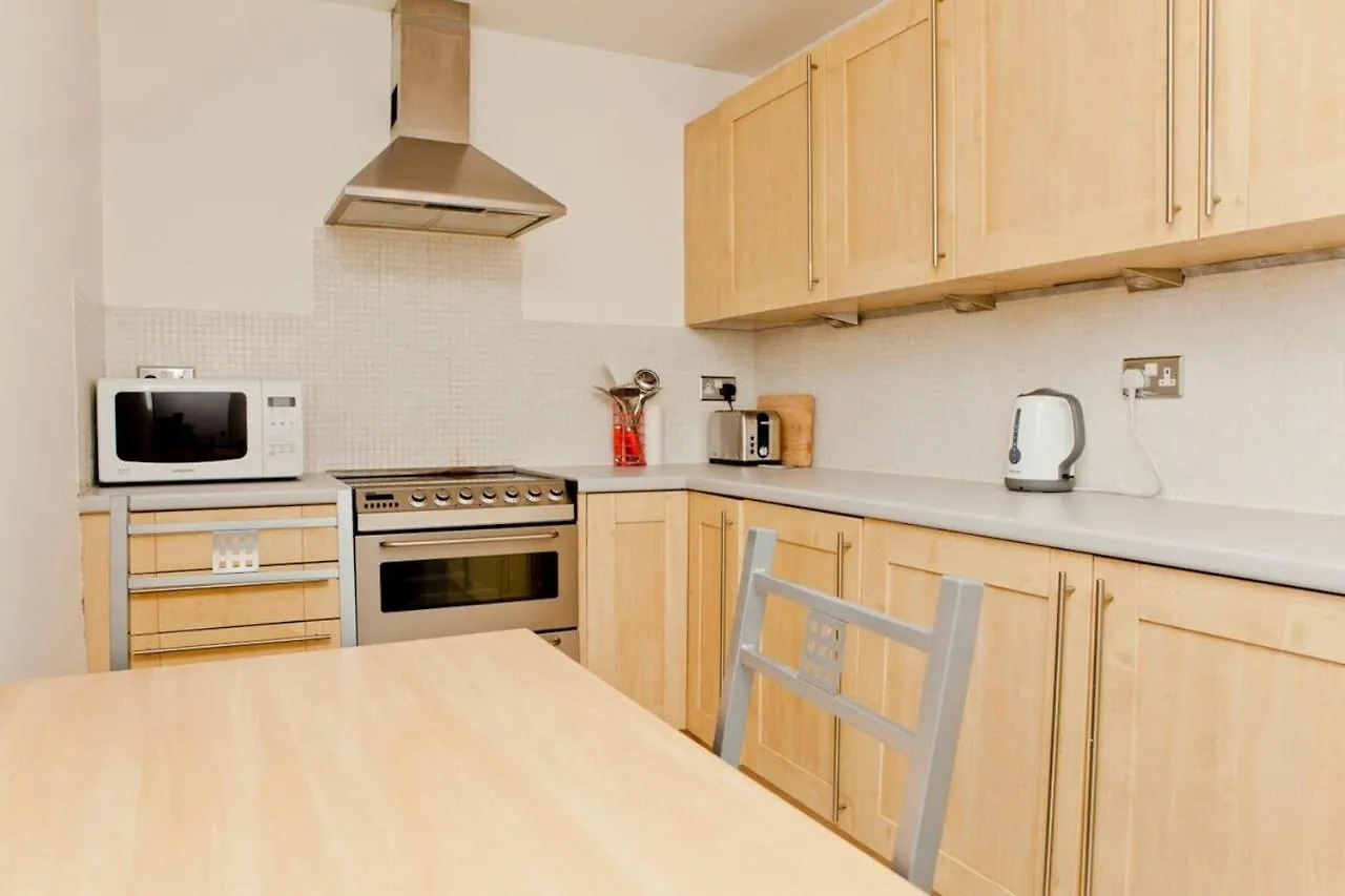 Warm East London Apartment Sleeps 4