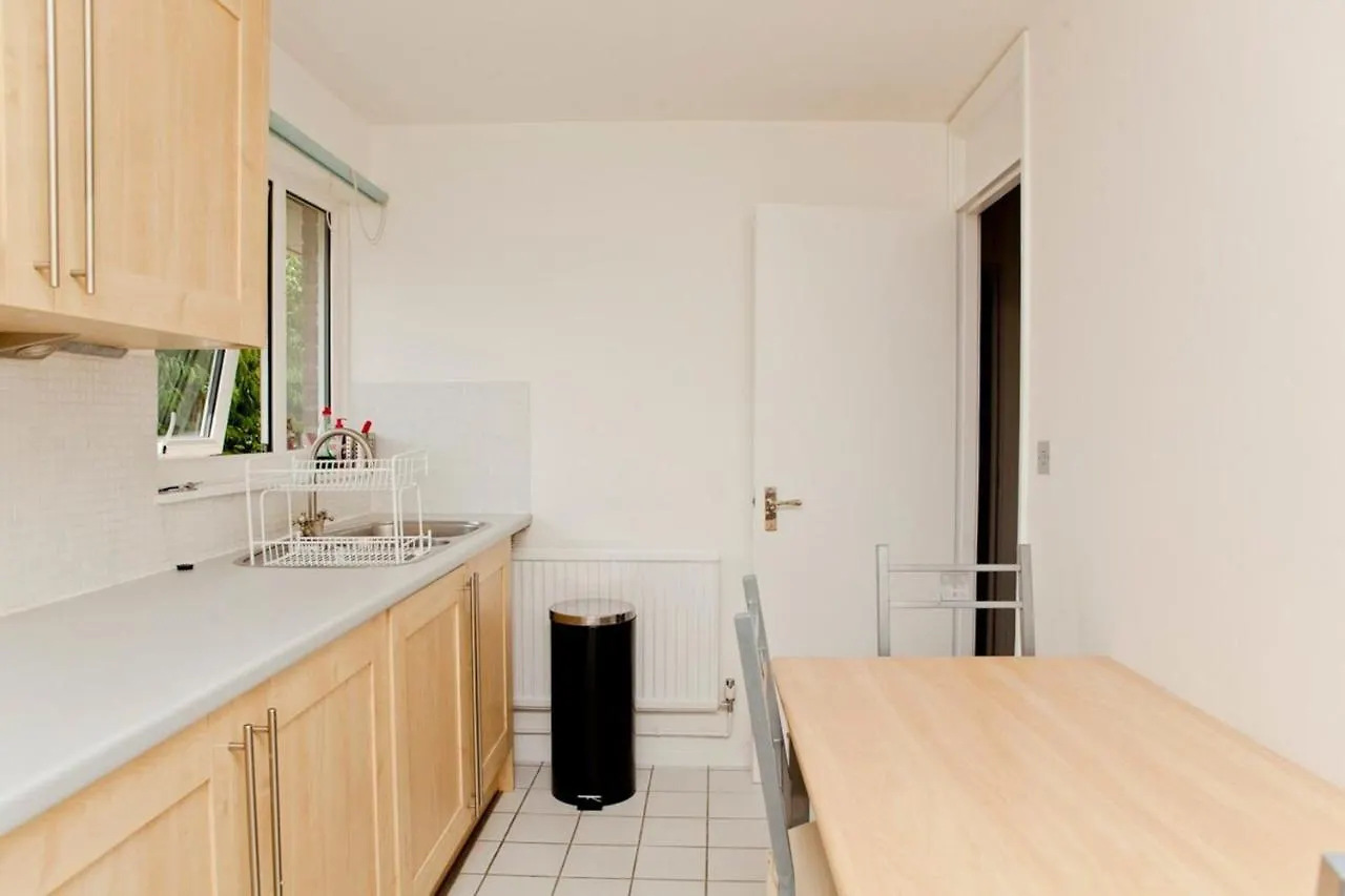 Warm East London Apartment Sleeps 4