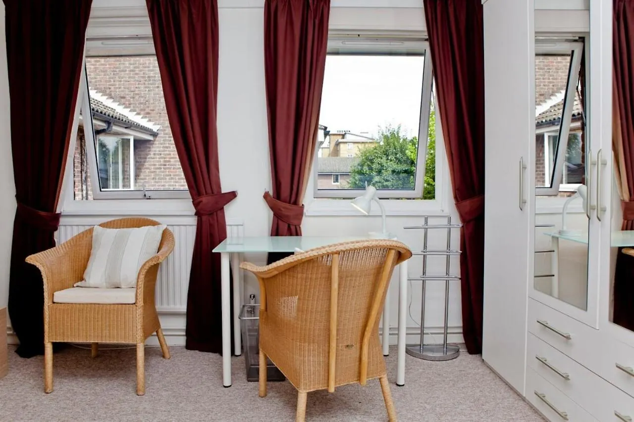 Warm East London Apartment Sleeps 4 0*,