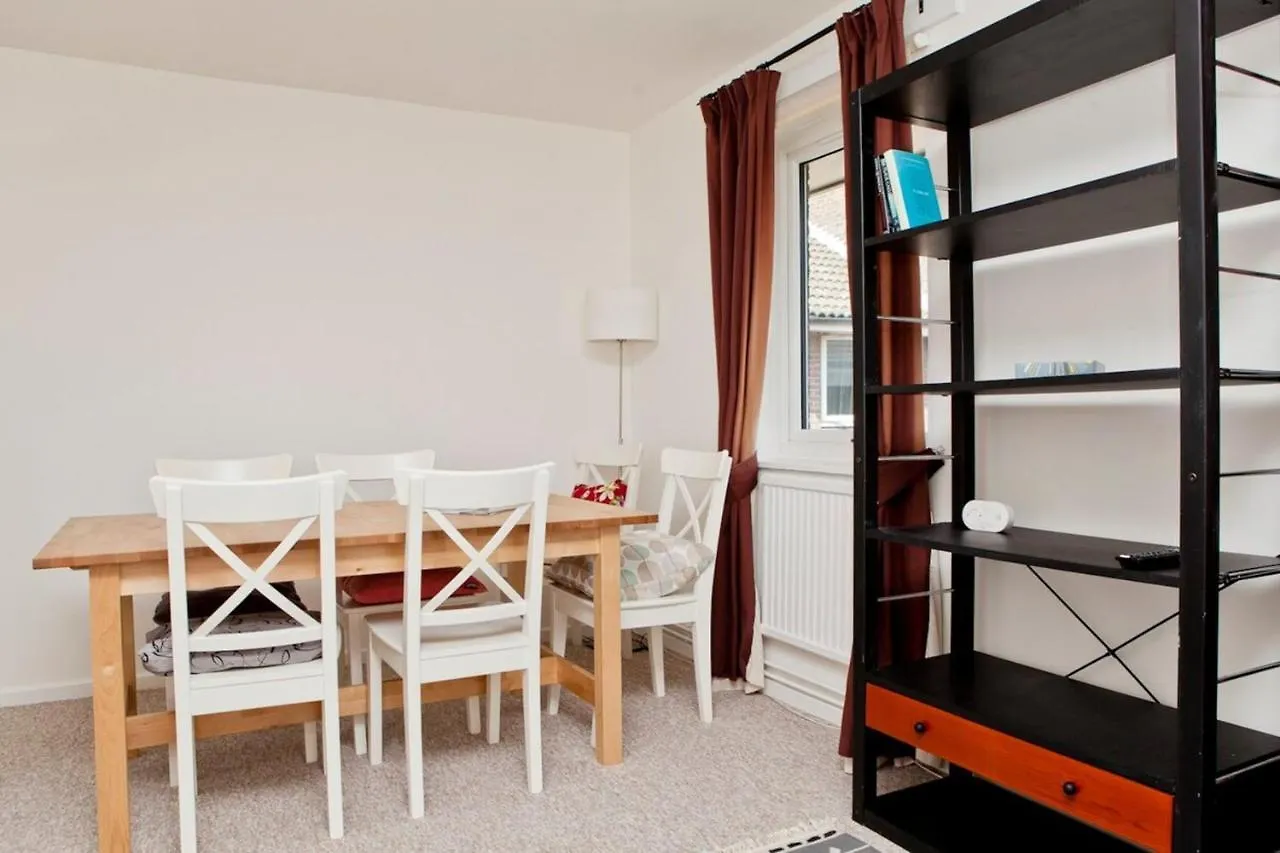Warm East London Apartment Sleeps 4