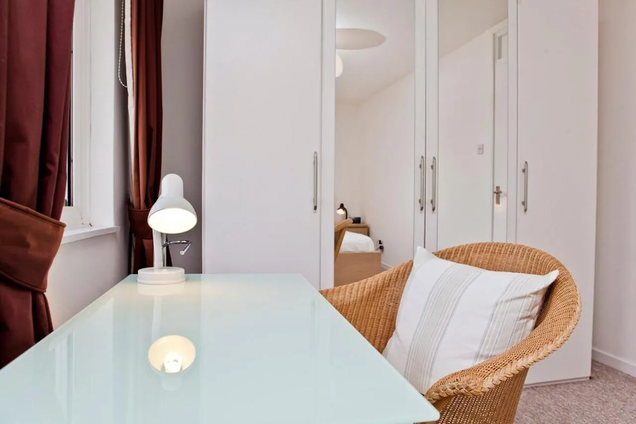 Warm East London Apartment Sleeps 4